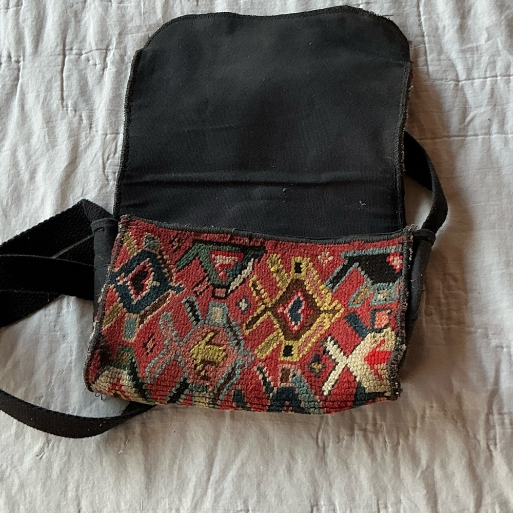 Multicolor Patterned Women Recycled Rug Bag - Picture 5 of 5